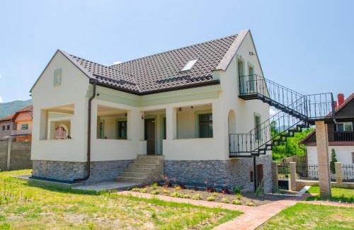Sarmizegetusa Casa | Casa Kresován
