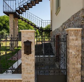 Sarmizegetusa Casa | Casa Kresován