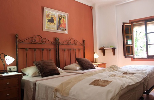 Almedinilla Cama Y Desayuno | Casa La Nuez B&B, yurta, amplios baños, wifi gratis, terraza, piscina, jardín