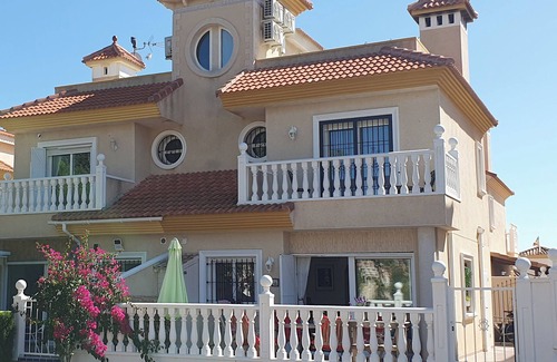 Pinar de Campoverde Casa | Casa la Perla, nuestra propia casa de 3 dormitorios y 2 baños.