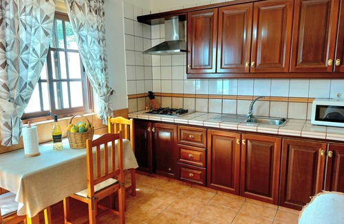 Barlovento Casa | Casa La Roseta: terraza, vistas al mar y piscina compartida