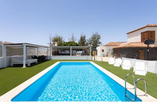 Adeje Villa | Casa La Rueda with pool