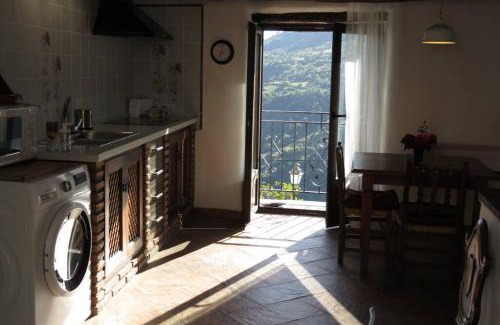 Bubion Casa | Casa La Soleá. Vistas al pueblo y la Sierra