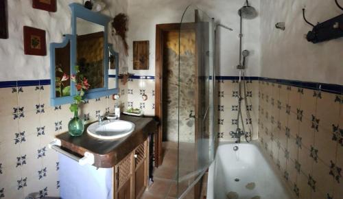 Benarraba Casa | Casa La Yedra by CasaTuristica