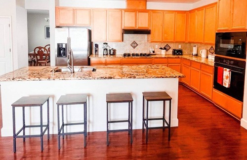 West Sacramento Casa | Casa Lago|Downtown|Superhost|Luxury|Families|Zoo