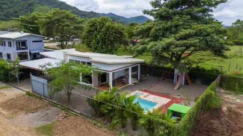 Veintisiete de Abril Casa | Casa Las Mariposas Fantastic Home With Nature Views & Private Pool