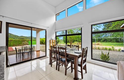 Veintisiete de Abril Casa | Casa Las Mariposas Fantastic Home With Nature Views & Private Pool