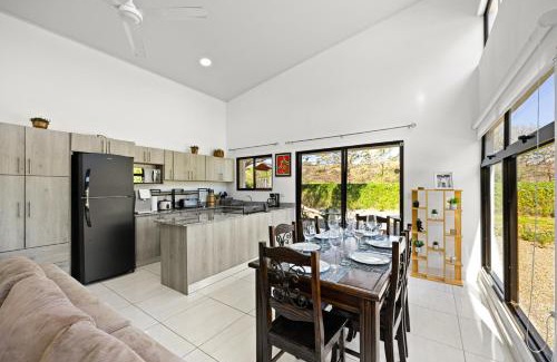 Veintisiete de Abril Casa | Casa Las Mariposas Fantastic Home With Nature Views & Private Pool