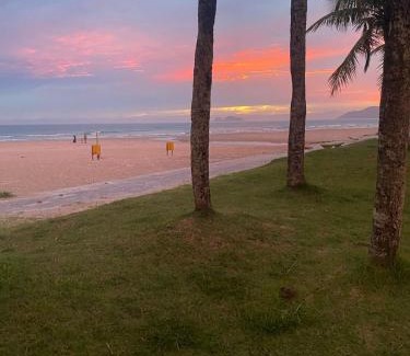 Jardim Centenario Casa | Casa Lelis - Descanso para a família e seu pet, pertinho do mar - praia Guarujá - SP