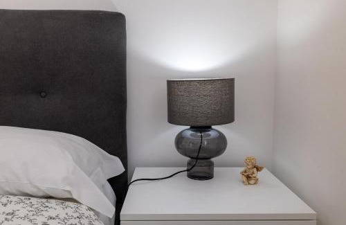 Finale Pia Apartamento | Casa Lella con Giardino e Parcheggio Privato