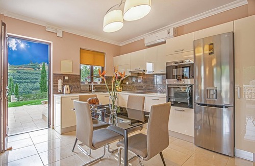 Kato Stalos Casa | Casa Leone Suites