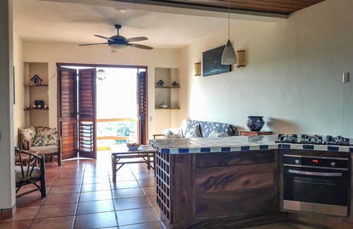 Playa la Madera Apartamento | Casa Linda - First floor 1 bed Seaside apartment in Zihuatanejo - Pueblo Magico