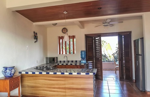 Playa la Madera Apartamento | Casa Linda - First floor 1 bed Seaside apartment in Zihuatanejo - Pueblo Magico