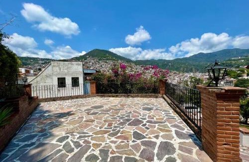 Taxco Casa | Casa Linda Vista cómoda y acogedora con cochera a 10 min zócalo