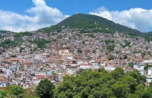 Taxco Casa | Casa Linda Vista cómoda y acogedora con cochera a 10 min zócalo