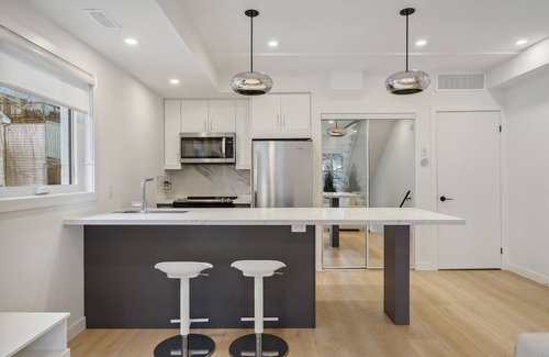 Midtown Toronto Apartamento | Casa Loma 2 Storey + 2 Bdrm Loft UofT and Yorville
