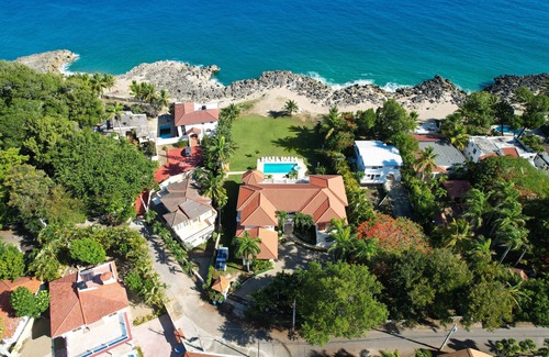 Playa Chiquita Villa | Casa Los Sueños: Elegancia frente al mar y lujo tropical