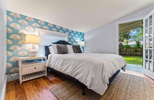 Lincolnville Casa | Casa Lovett - Tropical Bungalow