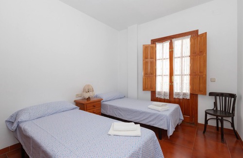 Periana Chalet De Esquí | Casa Lucia - Six Bedroom Chalet, Sleeps 13