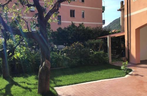 Finalborgo Casa | CASA LUIGIA ROOMS MTB in FINALBORGO Bike room tour ebike trekking