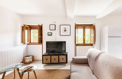 Castiello de Jaca Apartamento | Casa Luis: APARTAMENTO con JARDÍN PRIVADO en los PIRINEOS.
