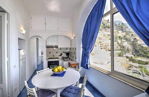 Positano City Centre Casa | Casa Luisa: Una casa antigua con encanto con vistas al mar y la Spiaggia Grande di Positano.