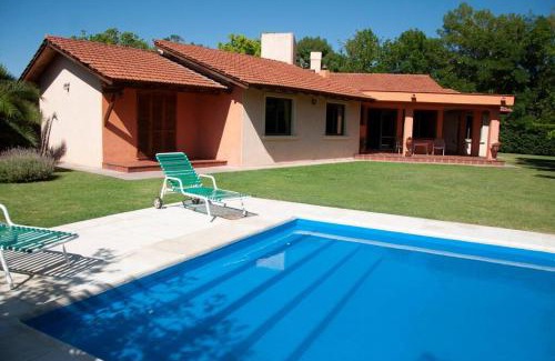 Cuyo Casa | Casa luminosa con pileta ¡ideal para descansar!
