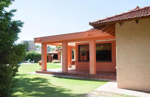 Cuyo Casa | Casa luminosa con pileta ¡ideal para descansar!
