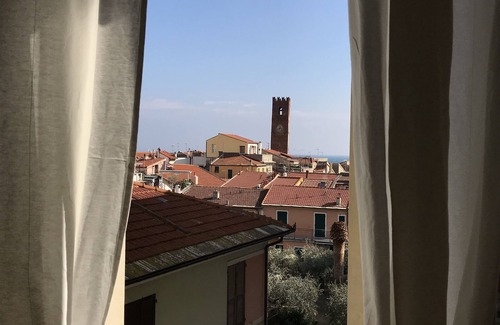 Noli Apartamento | Casa Luminosissima e Tranquilla nel Centro Storico di Noli a due Passi dal Mare
