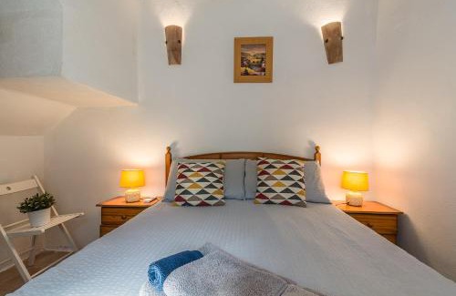 Pinos del Valle Casa | Casa Luna - 16th century traditional spanish village house