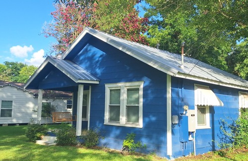 Tomball Cabaña | Casa Lynda - a Charming 2-bedroom cottage in the heart of Tomball