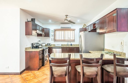 Barrio Los Villalobos Casa | Casa Macaw, Beachfront, 4 bedroom house gated secure with pool