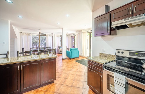 Barrio Los Villalobos Casa | Casa Macaw, Beachfront, 4 bedroom house gated secure with pool