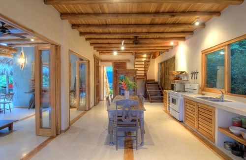 Playa Hermosa Cóbano Villa | Casa Macondo Romántica Tropical Villa de lujo en la playa con Casita