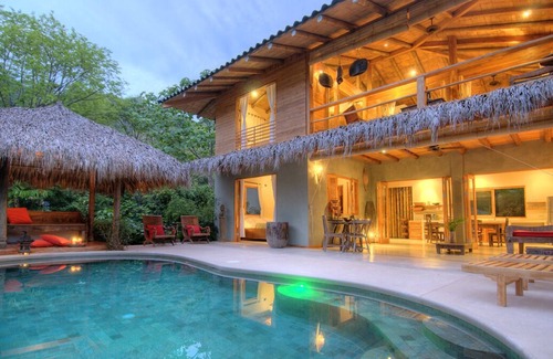 Playa Hermosa Cóbano Villa | Casa Macondo Romántica Tropical Villa de lujo en la playa con Casita