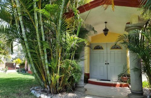 Cuernavaca Casa | Casa Macuca y la Esquinita by Rotamundos