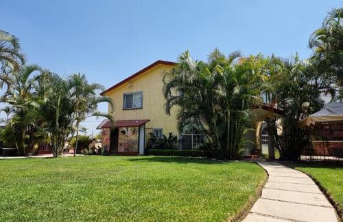 Cuernavaca Casa | Casa Macuca y la Esquinita by Rotamundos