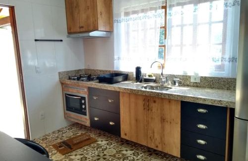 Monte Verde Casa | Casa MAGNÍFICA a 1 Km do centrinho com Suíte e Hidro