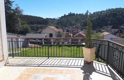 Monte Verde Casa | Casa MAGNÍFICA a 1 Km do centrinho com Suíte e Hidro