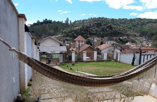 Monte Verde Casa | Casa MAGNÍFICA a 1 Km do centrinho com Suíte e Hidro
