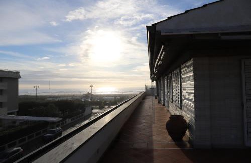 Forte dei Marmi Apartamento | Casa Magniflex - Sea view Flat with Swimming pool