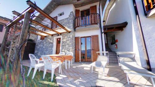 Tavernola Casa | Casa Magotina