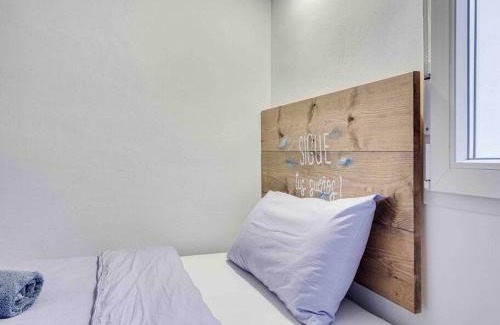 L'Hospitalet de Llobregat Casa | Casa Mandarina: 4 Bedrooms - 2 Terraces - Parking