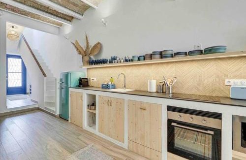 L'Hospitalet de Llobregat Casa | Casa Mandarina: 4 Bedrooms - 2 Terraces - Parking