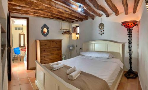 Cómpeta Apartamento | Casa Mandarina centro de Cómpeta con chimenea y terraza con vistas By AndaraHolidays