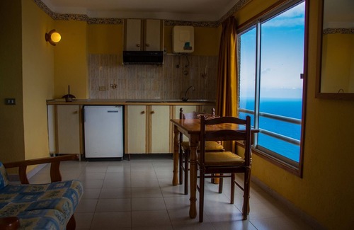 El Tanque Apartamento | Casa Mara Tenerife - Apartamento con dos camas con vista al mar