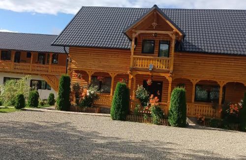 Breb Casa | Casa Maramureșeană Larisa