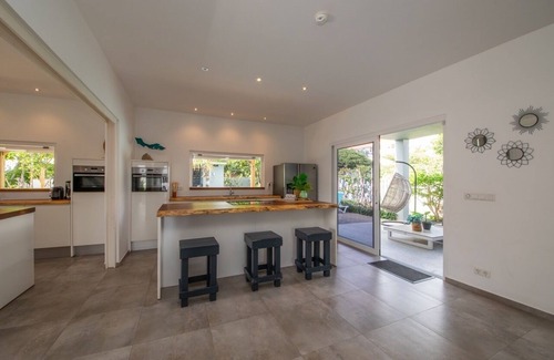 Jan Thiel Casa | Luxury 6 Bed and 4 Bath villa, 200 yards from supermarket & Jan Thiel beach