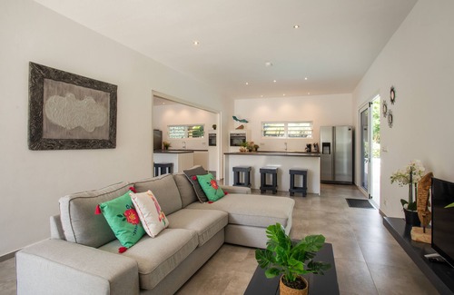 Jan Thiel Casa | Luxury 6 Bed and 4 Bath villa, 200 yards from supermarket & Jan Thiel beach