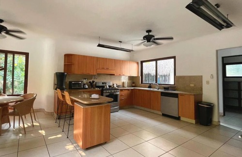 Puerto San Jose Casa | Casa Marina, espaciosa y super elegante con 4 recamaras.